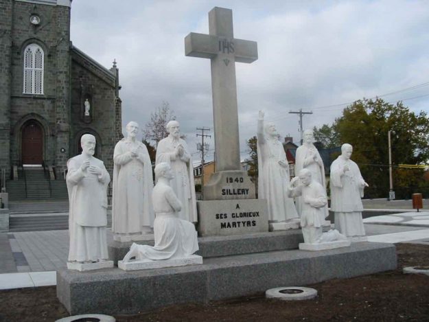 Monument-Glorieux-Martyrs-Sillery
